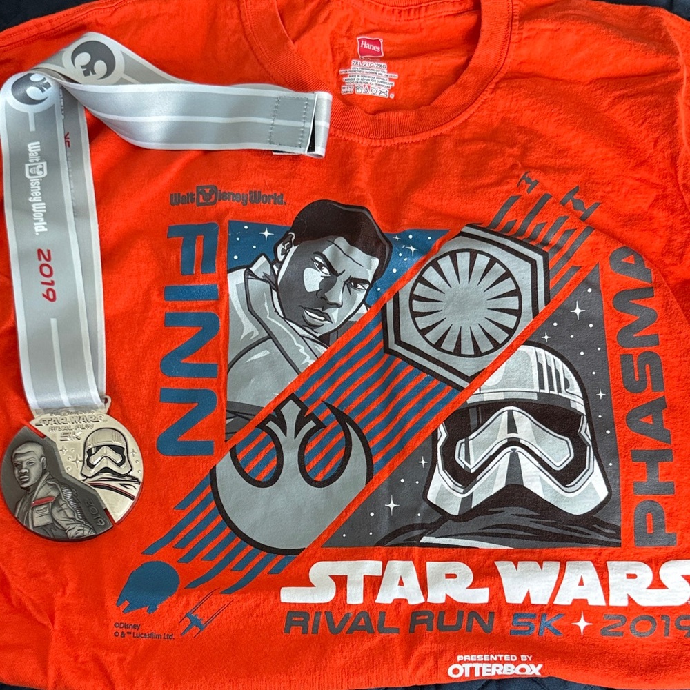 2019 Run Disney Star Wars 5K Shirt and Medal